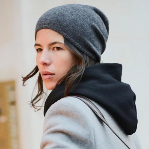 Αυτή η καφέ τσάντα-σάκος από τη Zara είναι το αξεσουάρ που πρέπει να κάνεις δώρο στον εαυτό σου για τη νέα χρονιά