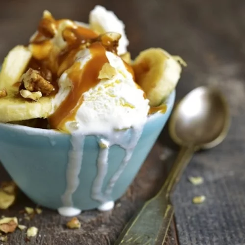 Υγιεινό παγωτό με μπανάνα και φυστικοβούτυρο για τα παιδιά