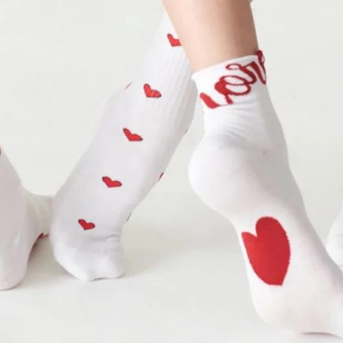 #CalzedoniaLovesYou: Γιόρτασε την ημέρα των ερωτευμένων με fun και romantic-chic κομμάτια