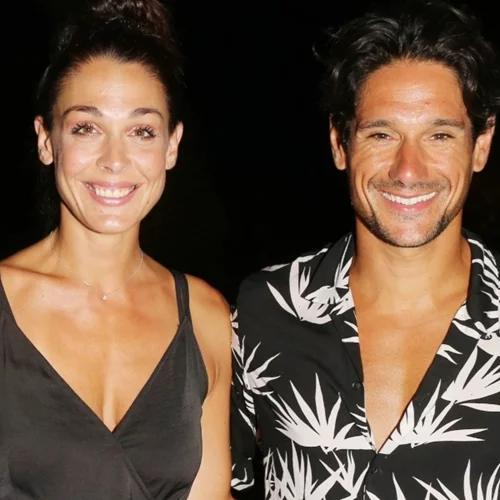 Η Ιωάννα Τριανταφυλλίδου ποζάρει με το μαγιό της στην παραλία και είναι το απόλυτο bikini body