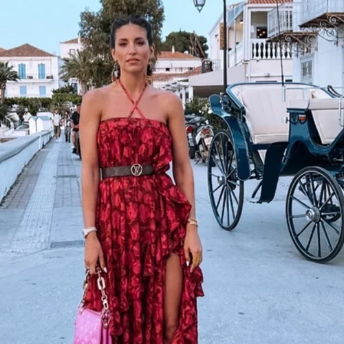 Θέλεις να πετύχεις το τέλειο μαύρισμα; Η Αθηνά Οικονομάκου φόρεσε το ιδανικό μαγιό