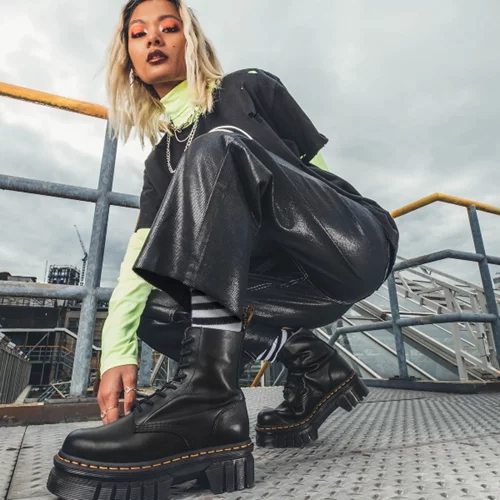 Dr. Martens | Τα αγαπημένα σου μποτάκια ανανεώνονται και γίνονται πιο cool και άνετα