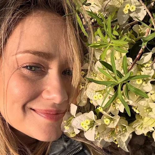 Ιωάννα Ασημακοπούλου | Ποια συμπρωταγωνίστριά της από "Το Σόι Σου" βρέθηκε στην επίσημη πρεμιέρα της στο θέατρο;