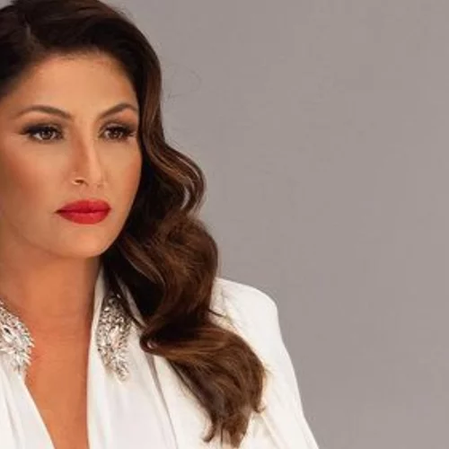 Κράτα σημειώσεις | Η Έλενα Παπαρίζου εντυπωσίασε με το λευκό σύνολό της στο Ηρώδειο