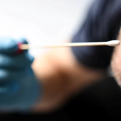 Συναγερμός στον ΕΟΔΥ | Δύο ακόμη ύποπτα κρούσματα για τη μετάλλαξη Όμικρον