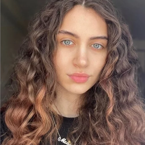 Η Melisa Raouf είναι η πρώτη διαγωνιζόμενη στην ιστορία των καλλιστείων της Βρετανίας που έλαβε μέρος χωρίς μακιγιάζ