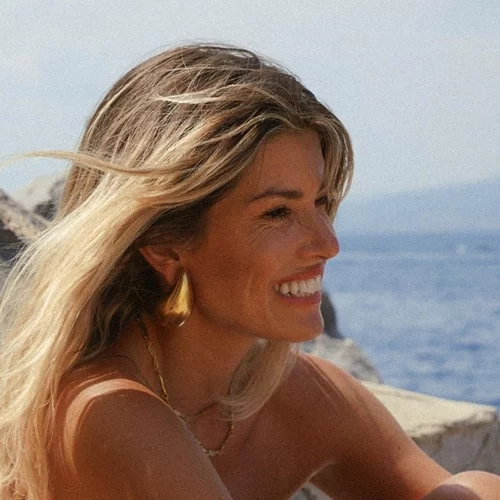 Βάσια Κωσταρά | Το νέο hair look της την έκανε να μοιάζει με supermodel των '90s