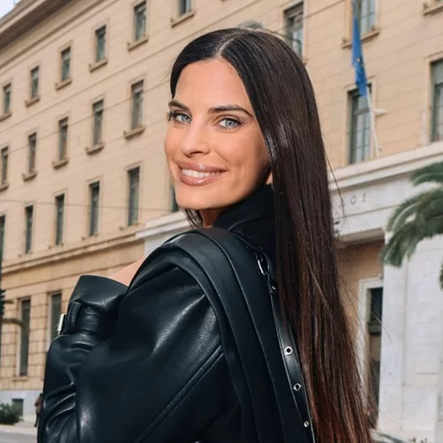 Χριστίνα Μπόμπα | Το girly office look που μας έδωσε έμπνευση για τη δική μας "στολή" γραφείου