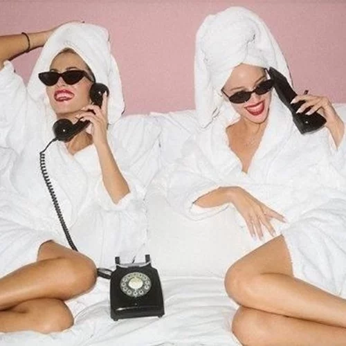 #FacesofHaralas | H νέα καμπάνια Haralas εξυμνεί τη νεότητα, τη φιλία και τη μόδα