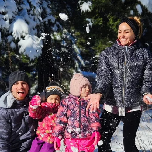 Λευτέρης Πετρούνιας | Οι γυναίκες της ζωής του έφτιαξαν την πιο ωραία τούρτα για τα γενέθλιά του