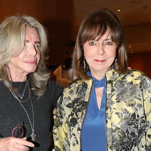 Η σπάνια εμφάνιση της μητέρας της Μαρέβας Μητσοτάκη και οι διάσημες παρουσίες στο Μέγαρο Μουσικής