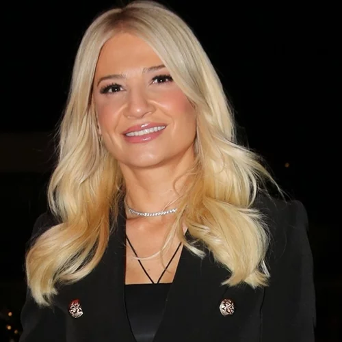 Η Φαίη Σκορδά σε βραδινή έξοδο στην Κηφισιά | Το δείπνο που απόλαυσε