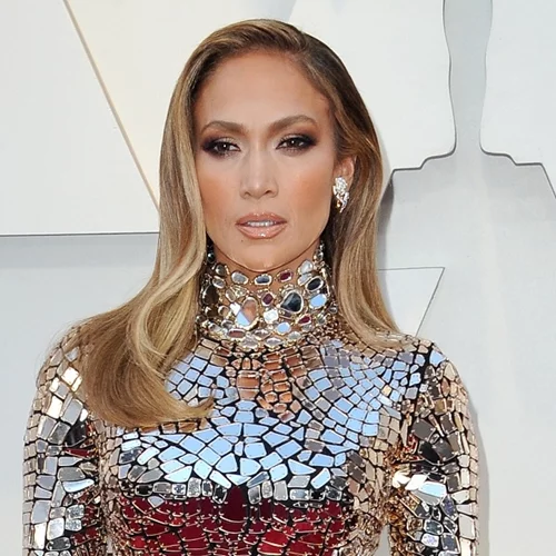 Jennifer Lopez | Το "αντιγηραντικό" κούρεμα που την έκανε να δείχνει 20 χρόνια νεότερη