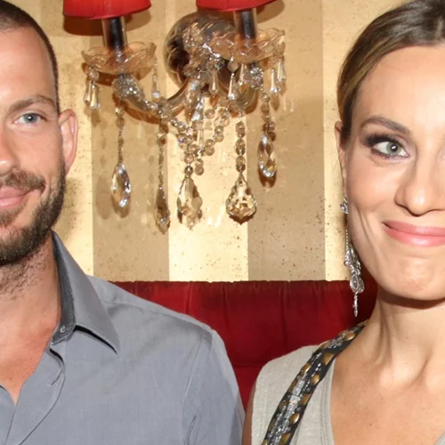 Αλεξάνδρα Μαροσούλη | Η τριών ετών κόρη της Ελεονώρας Μελέτη φωτογραφίζει τους γονείς της