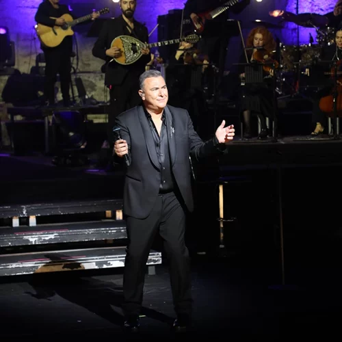 Αντώνης Ρέμος | Η συγκινητική αναφορά στη Μαρινέλλα κατά τη διάρκεια της συναυλίας του στο Ηρώδειο