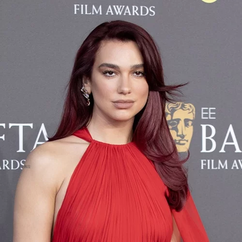 BAFTAs 2024 | Τα 10 πιο ενδιαφέροντα beauty looks στο κόκκινο χαλί