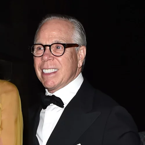 O Tommy Hilfiger εμπνέει την παγκόσμια κοινότητα να ενωθεί για κοινωνική αλλαγή