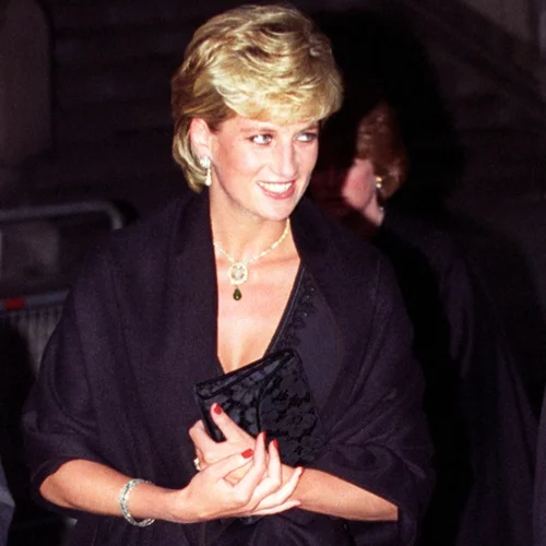 Plot Twist | Αυτό ήταν τελικά το αγαπημένο άρωμα της πριγκίπισσας Diana