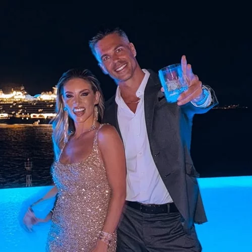 Αθηνά Οικονομάκου & Μπρούνο Τσερέλα | Μαζί στο αγαπημένο τους ελληνικό νησί