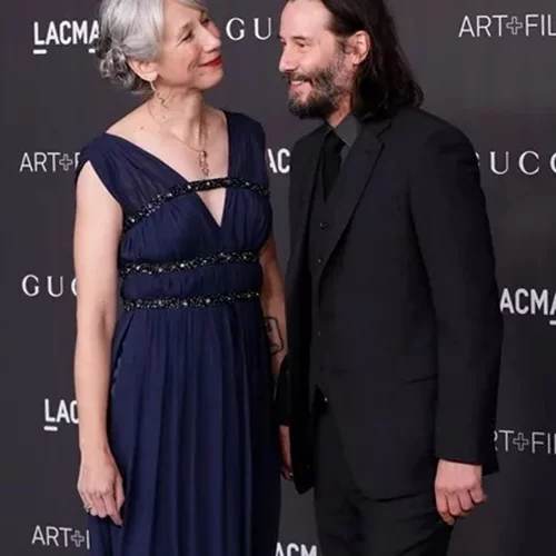 Keanu Reeves | Το τρυφερό φιλί στη σύντροφό του, Alexandra Grant, σε έξοδο τους στο Λονδίνο