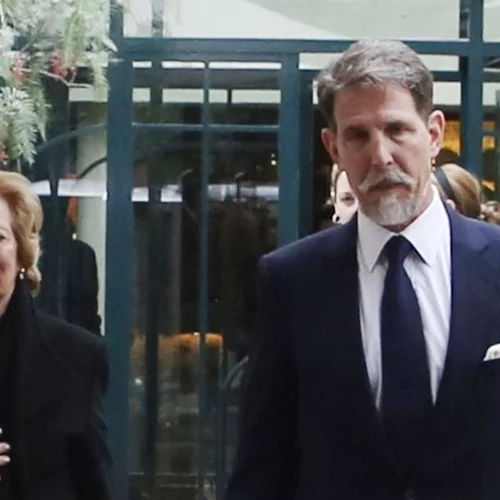 Η Άννα Μαρία και ο Παύλος Ντε Γκρες στην Παλαιά Βουλή | Η βραδινή εμφάνιση μητέρας και γιου