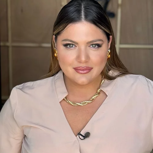 Η Δανάη Μπάρκα φόρεσε το πιο κολακευτικό σορτς για γυναίκες με καμπύλες