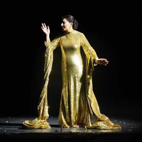 Θερμό χειροκρότημα για τη Μαρίνα Αμπράμοβιτς στην πρεμιέρα των 7 θανάτων της Μαρίας Κάλλας στην Εθνική Λυρική Σκηνή