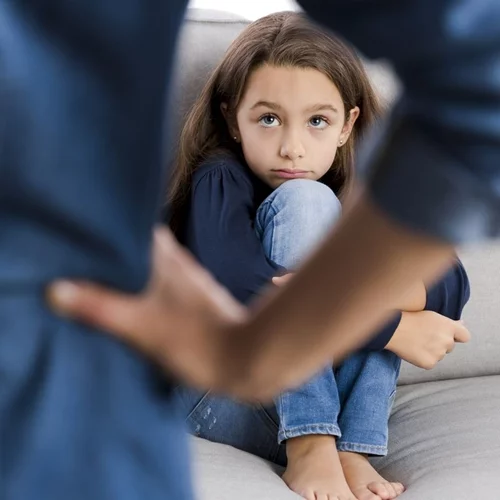 Οξύθυμοι γονείς | Τι μαθαίνει το παιδί μεγαλώνοντας σε ένταση