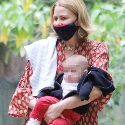 Τζένη Μπαλατσινού | Βόλτα με τους γιους της στο Κολωνάκι (vid)