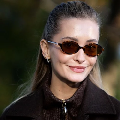 Είμαι beauty editor και αυτή είναι η πούδρα που αγοράζω ξανά και ξανά