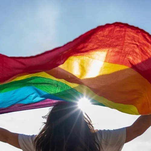 Αντίστροφη μέτρηση για τις ανακοινώσεις για τον γάμο των ομόφυλων ζευγαριών