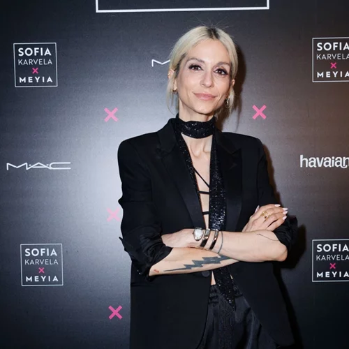 Σοφία Καρβέλα | Η σπάνια βραδινή έξοδος με τους γονείς της, Άννα Βίσση και Νίκο Καρβέλα - Η φωτογραφία με την Άννιτα Πάνια