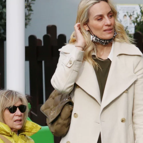 Ελεονώρα Μελέτη | Βόλτα με τη μητέρα και την κόρη της στα βόρεια προάστια