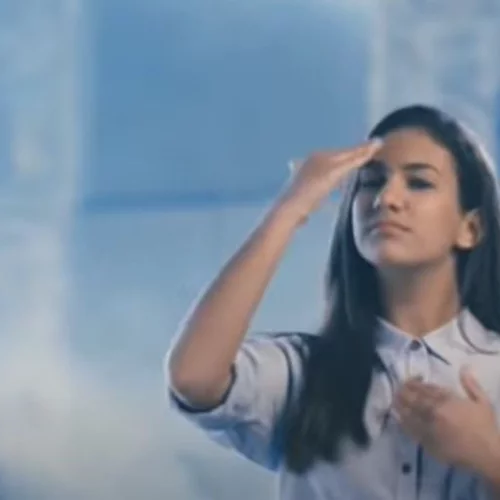 O Εθνικός Ύμνος "μεταφράστηκε" στη νοηματική γλώσσα (βίντεο)