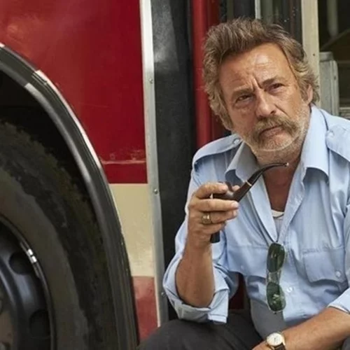 Ταινίες Πρώτης Προβολής | Η επιστροφή των δεινοσαύρων και το λεωφορείο των καταφρονεμένων