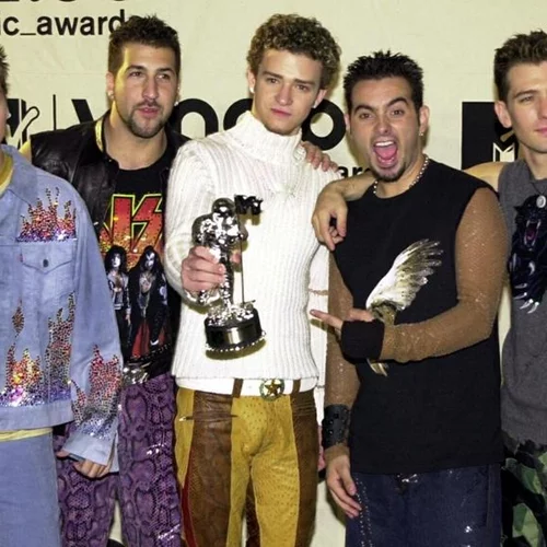 Πώς ένα pop τραγούδι 24 ετών ξαναγεννήθηκε και κάνει χαμό παγκοσμίως