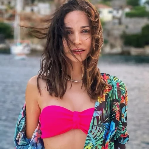 Κατερίνα Γερονικολού | Με λεοπάρ μαγιό σε σκάφος στο Μεγανήσι