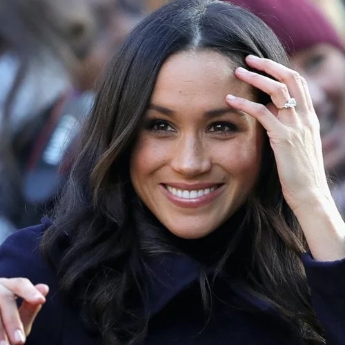 Η Meghan Markle με αξιοζήλευτο φόρεμα στο πιο stylish χρώμα του φετινού χειμώνα