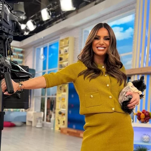 Ελένη Τσολάκη | Πώς φορά το καμηλό παλτό στην εγκυμοσύνη