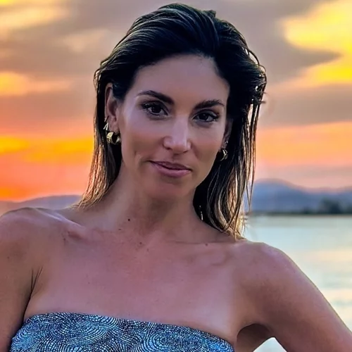 Η Αθηνά Οικονομάκου πόζαρε με μαγιό και ο Μπρούνο Τσερέλα "έλιωσε" από έρωτα