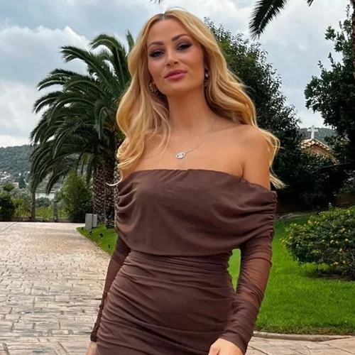 Το girly φόρεμα της Ελένης Βουλγαράκη από τη Zara είναι ιδανικό για ανοιξιάτικες εμφανίσεις