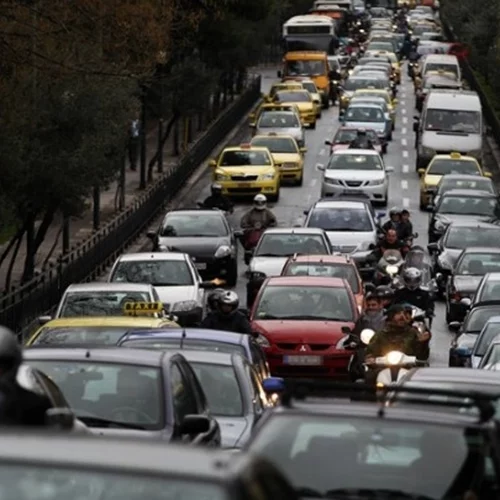 Σε "ασφυξία" το κυκλοφοριακό στην Αθήνα - Για 10 χιλιόμετρα θέλουμε περί τα 30 λεπτά