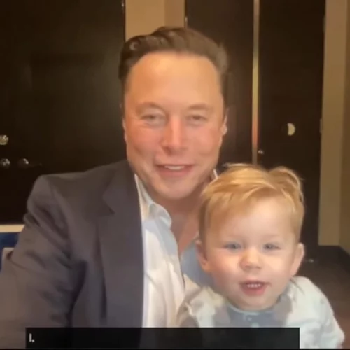 Elon Musk | Οι σπάνιες φωτογραφίες του 2χρονου γιου του στα γραφεία του Twitter