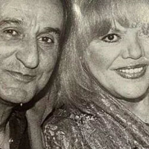 Όταν εκείνη έπαθε Αλτζχάιμερ εκείνος της αφοσιώθηκε πλήρως μέχρι τον θάνατο του. Εκείνη τον ακολούθησε λίγους μήνες αργότερα