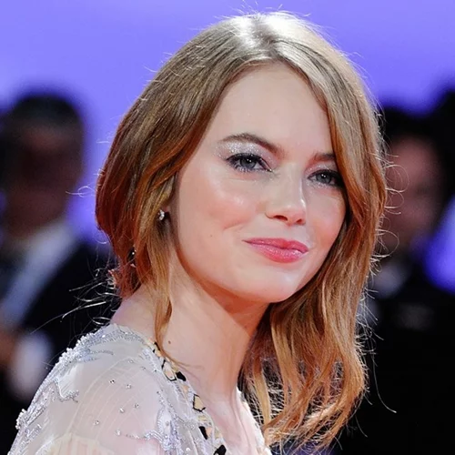 Το look που επέλεξε η Emma Stone για να ταξιδέψει στην Ελλάδα