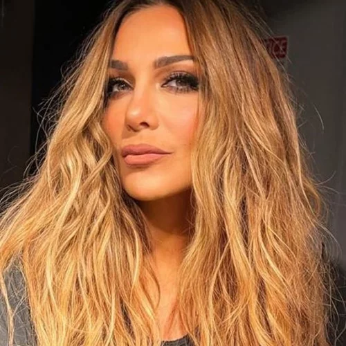 Δέσποινα Βανδή | Γιατί όλοι μιλούν για τα μαλλιά της;