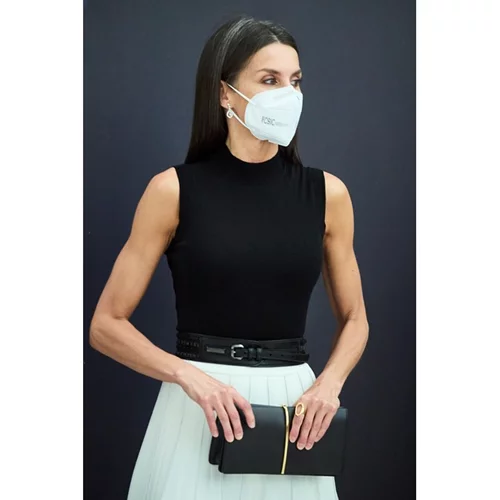 Black & White | Η βασίλισσα Letizia μάς υπενθυμίζει γιατί δεν θα φύγει ποτέ από τη μόδα