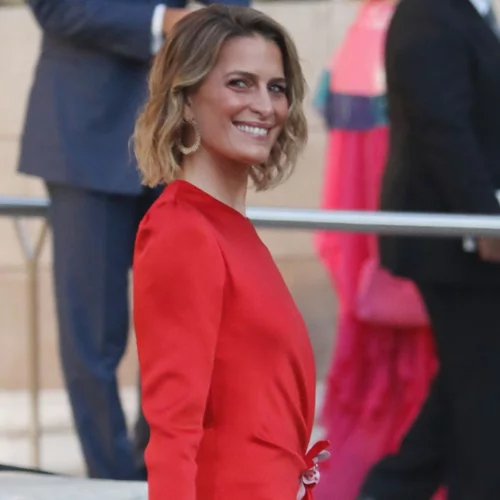 O chic τρόπος για να φορέσεις κολάν είναι αυτός της Τατιάνας Μπλάτνικ