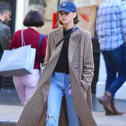 Πώς συνδυάζουν το τζιν παντελόνι οι celebrities;