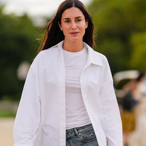 Λευκό t-shirt και τζιν παντελόνι | 9 διαφορετικοί συνδυασμοί για να δημιουργήσεις με αυτό το basic look